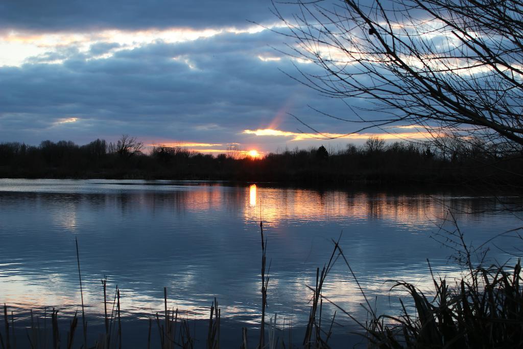 Lake Pochard Holiday Lodges South Cerney Rum bild