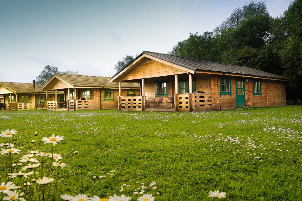 Lake Pochard Holiday Lodges South Cerney Exteriör bild